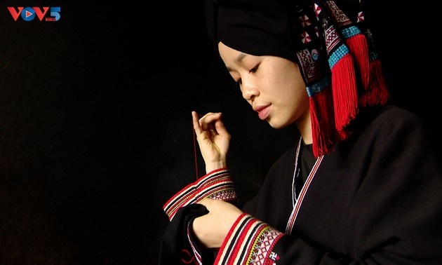 남색, 혼을 짜 넣은 자오족의 옷