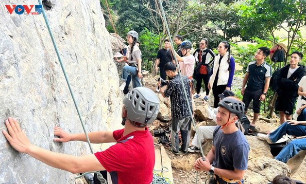 友莲：吸引游客的谅山探险攀岩点