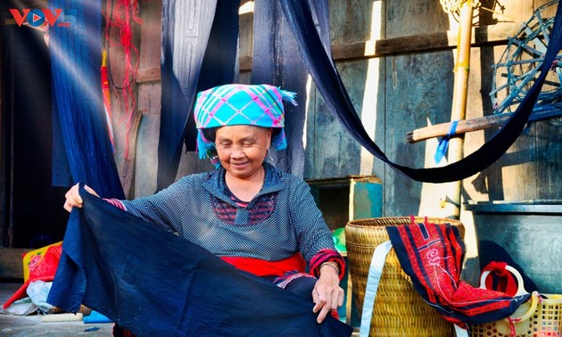 ライチャウ省在住モン族の藍染め技術の維持