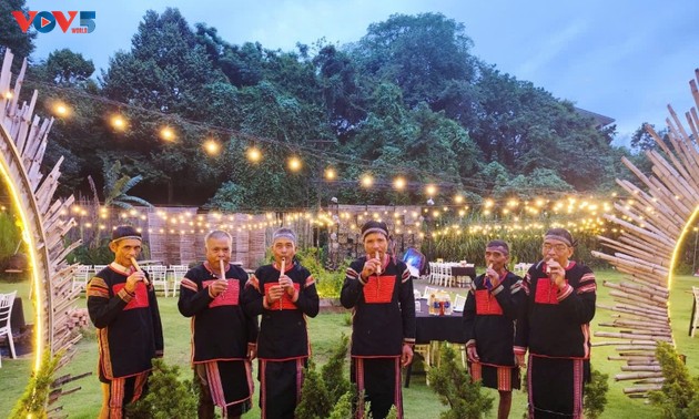 The dinh tut flute of the Ede people