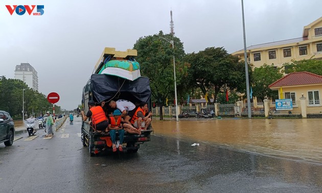 Vietnam deploys armed forces to protect flood-hit people