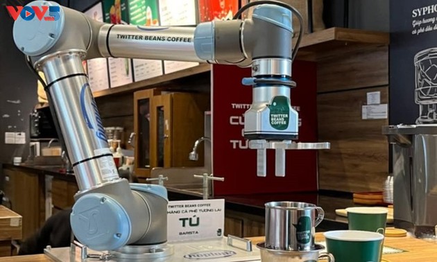 Hanoi’s first robot café revolutionizes the coffee experience