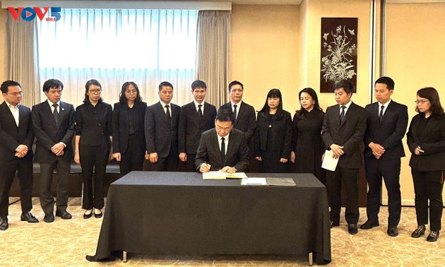 在日本ベトナム大使館におけるチャン・ドゥック・ルオン元国家主席逝去に伴う弔問記帳