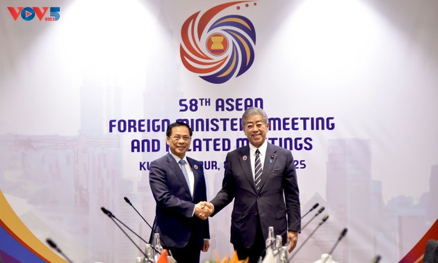 ベトナム、ASEAN外相会議の場で二国間外交を強化