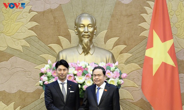 マン国会議長　日本の自民党青年局長と会見