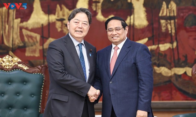 チン首相 日本総務大臣と会見