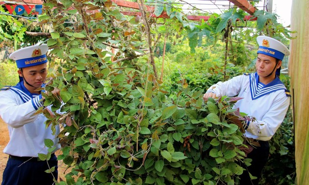 ナムズー島に駐屯している幹部、兵士、党員、住民、第14回党大会に非常に関心