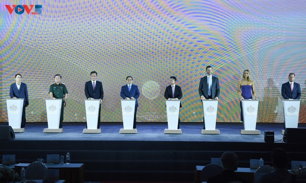 范明政出席兴安省快州县住宅、生态旅游和高尔夫球场综合体项目动工仪式