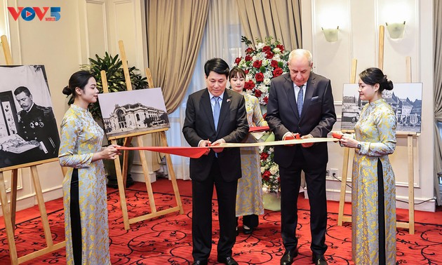 梁强与匈牙利总统道马什出席匈牙利摄影师博佐基·德索图片展开幕式