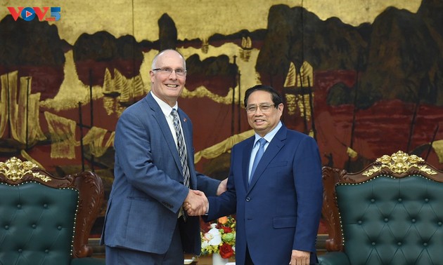 范明政会见美国众议院跨党派议员代表团