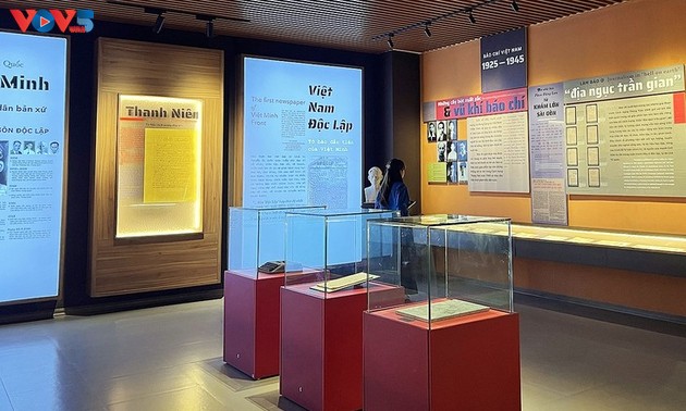 越南革命新闻百年历程