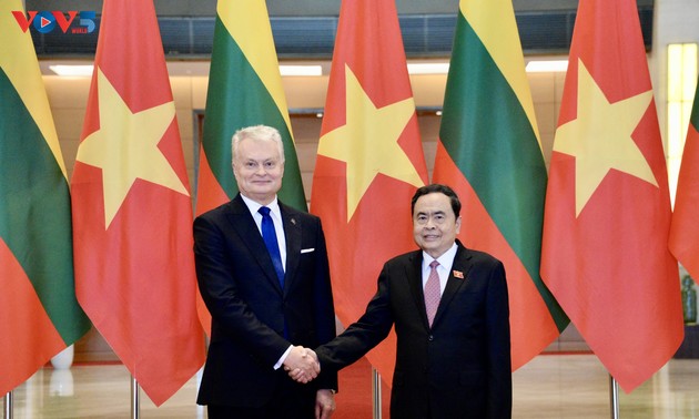 陈青敏会见立陶宛总统瑙塞达