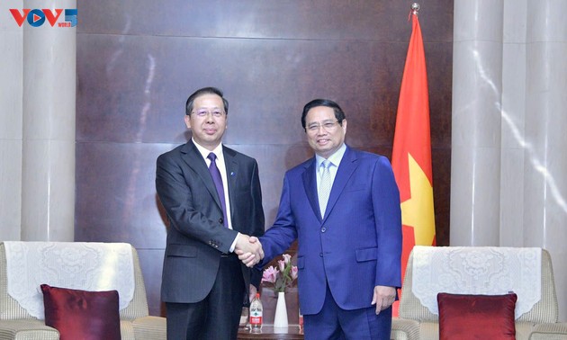 范明政会见中国大企业代表