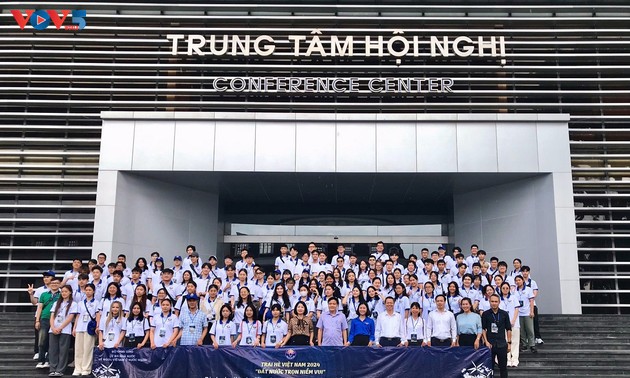 Eröffnung des vietnamesischen Sommerferienlagers in Hanoi