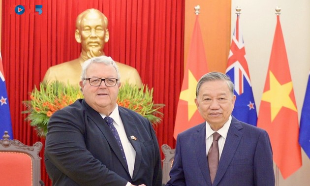 KPV-Generalsekretär To Lam trifft Neuseelands Parlamentspräsident Gerry Brownlee