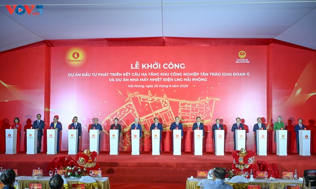 Der Premierminister nimmt am Spatenstich für zwei Schlüsselprojekte der Stadt Hai Phong teil