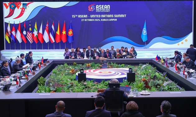 Premierminister Pham Minh Chinh nimmt am 15. ASEAN-UN-Gipfel teil