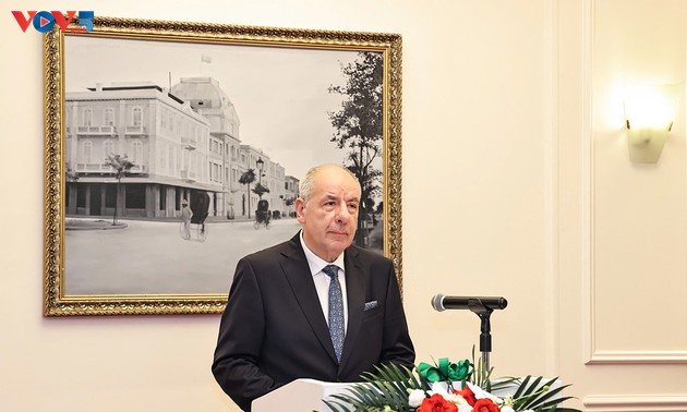 Staatspräsident Luong Cuong und Ungarns Präsident bei Fotoausstellung von Fotograf Dezső Bozóky