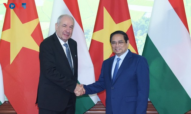 Premierminister Pham Minh Chinh schlägt sechs Maßnahmen zur Vertiefung der vietnamesisch-ungarischen Beziehungen vor