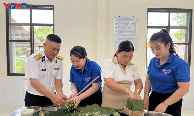 Tentara dan Rakyat di Pulau-Pulau Terpencil Bersiap Menyambut Hari Raya Tet