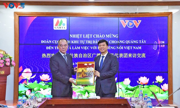 Lãnh đạo Đài Tiếng nói Việt Nam tiếp Đoàn đại biểu Cục Phát thanh Truyền hình Khu tự trị Dân tộc Choang Quảng Tây