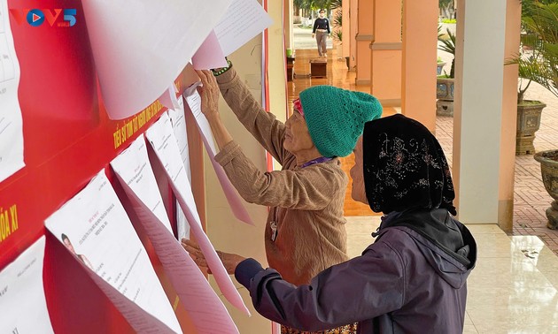 Phiếu bầu đến từng nhà, thông tin bầu cử lan tỏa từ cơ sở ở Đắk Lắk