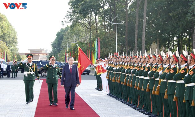 Party leader congratulates Military Region 9 on its 80th anniversary 