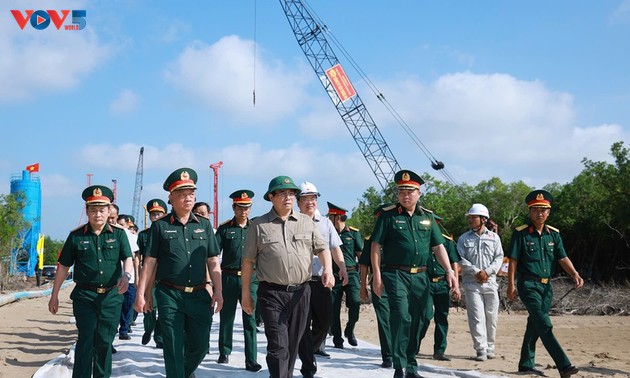 PM requests completion of Hau Giang (old)-Ca Mau expressway section by late January 
