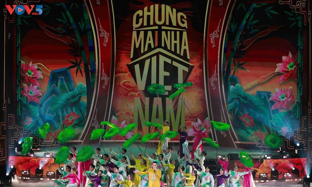 President calls for Vietnamese unity and contribution to national development 