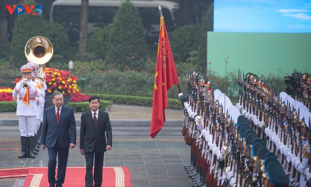 또 럼 당 서기장, ‘국빈 방문’ 라오스 당 서기장 겸 국가주석 위한 환영식 주재