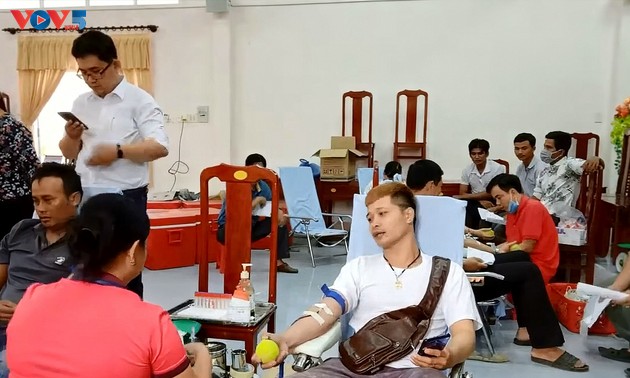 One drop, one life: Khmer barber inspires with dozens of blood donations