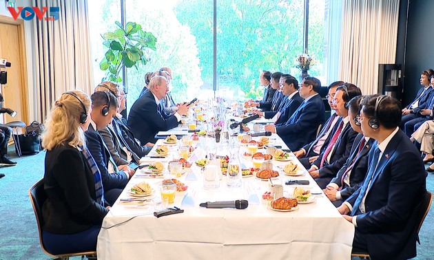 Thủ tướng Phạm Minh Chính ăn sáng làm việc với lãnh đạo các Tập đoàn kinh tế lớn của Thuỵ Điển