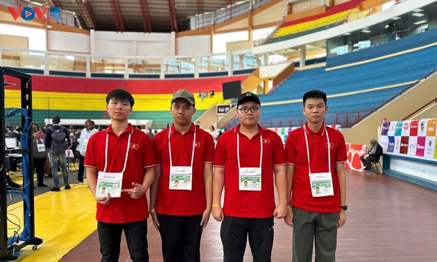 Los cuatro estudiantes vietnamitas ganan medallas en la Olimpiada Internacional de Informática 2025 