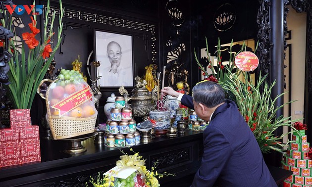 Rinden homenaje al Presidente Ho Chi Minh en el lugar donde escribió la Proclamación de la Independencia 
