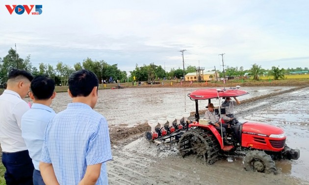 การประยุกต์ใช้เครื่องจักรกลที่ทันสมัยช่วยเพิ่มมูลค่าให้แก่สินค้าเกษตรในเขตที่ราบลุ่มแม่น้ำโขง