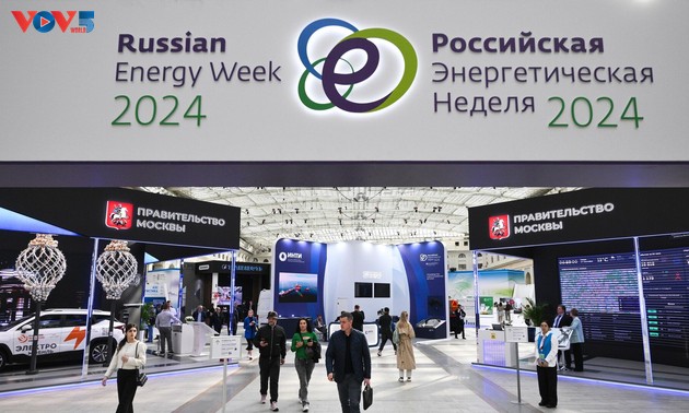 Deputy PM Bui Thanh Son attends Russian Energy Week 2025