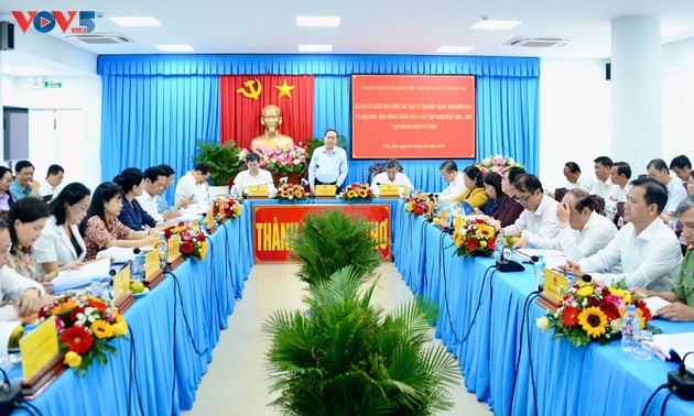 Chủ tịch Quốc hội Trần Thanh Mẫn làm việc với Uỷ ban bầu cử thành phố Cần Thơ