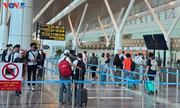 Tan Son Nhat airport’s new terminal serves 144 flights on first day 