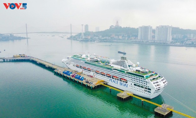 เรือ Peace Boat ถึงเวียดนามประจวบกับโอกาสรำลึกครบรอบ 50 ปีการปลดปล่อยภาคใต้ รวมประเทศเป็นเอกภาพ