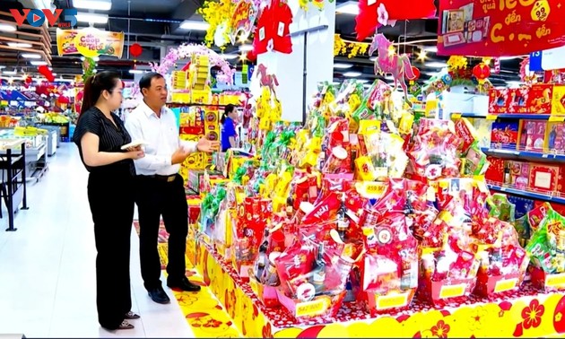 베트남 남부 빈롱성, 2026년 병오년 설을 앞두고 시장 안정을 위해 1만 2천 톤 이상 필수 물자 준비