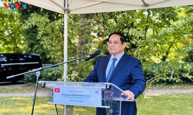 El Primer Ministro de Vietnam rinde homenaje a Ho Chi Minh en Montreuil, Francia