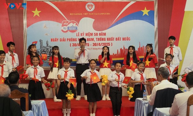 ชาวเวียดนามโพ้นทะเลในกัมพูชารำลึกครบรอบ 50 ปีวันรวมประเทศเป็นเอกภาพ