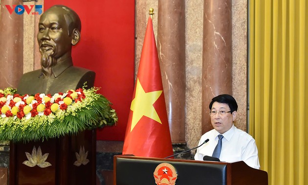 ประธานประเทศ เลืองเกื่อง พบปะกับคณะผู้แทนสมาคมส่งเสริมการศึกษาดีเด่นทั่วประเทศ