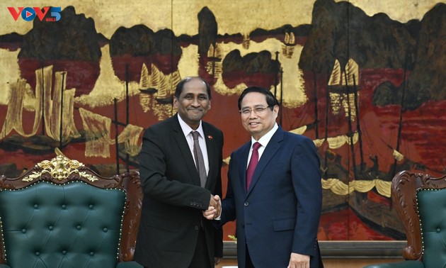 Premierminister Pham Minh Chinh empfängt Botschafter aus Indonesien und Singapur