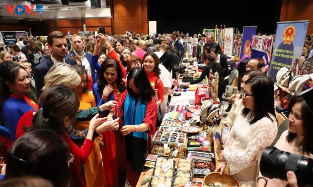 Vietnam nimmt an internationaler Wohltätigkeitsmesse 2025 in Tschechien teil