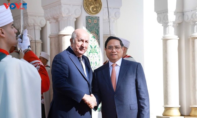 Premierminister Pham Minh Chinh trifft Algeriens Präsident