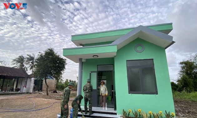 Ein friedliches Neujahrsfest Tet in jedem Haus