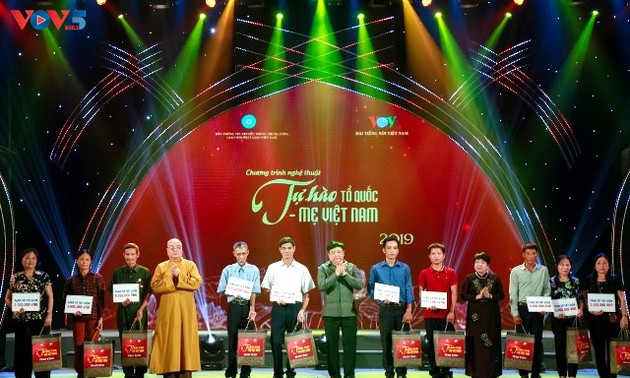 Programme artistique “Fierté de la Patrie vietnamienne” 