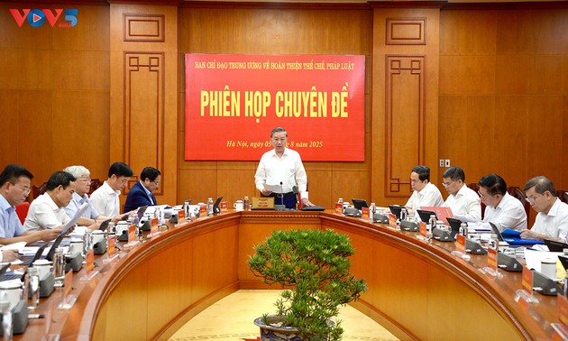 Le secrétaire général Tô Lâm appelle à lever rapidement les obstacles juridiques et institutionnels