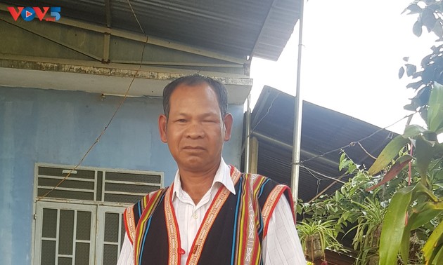 О Р’Ком Тине - авторитетном представителе народности джрай в общине Иадер